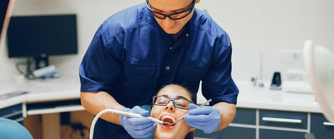 Periodontoloji Nedir? Neye Bakar?